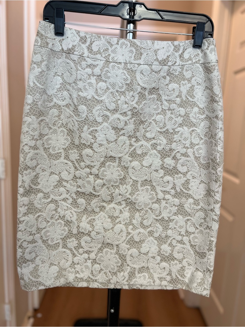 Banana Republic Ivory Lace Pencil Skirt